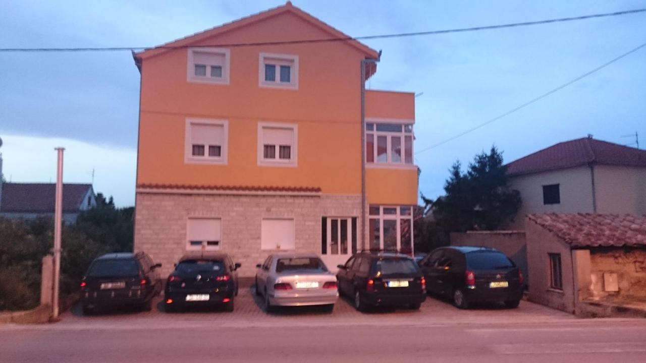 Apartments With A Parking Space Kastel Kambelovac, Kastela - 21645 Eksteriør billede