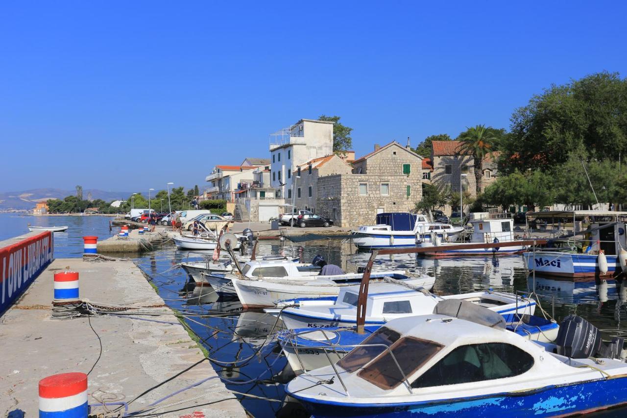 Apartments With A Parking Space Kastel Kambelovac, Kastela - 21645 Eksteriør billede